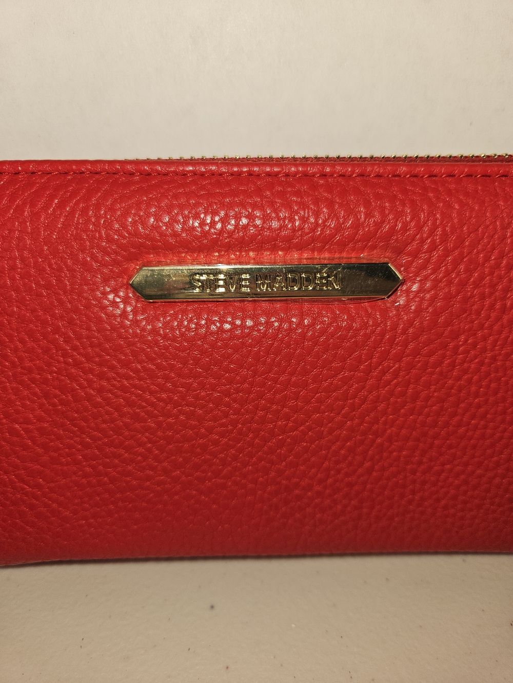 NWT Steve Madden Red Pebbled Zip Wallet with Gold Accent - Picture 2 of 12